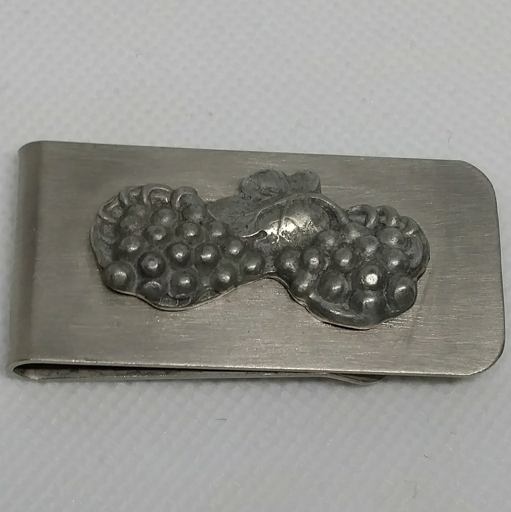 Money clip with pewter grapes